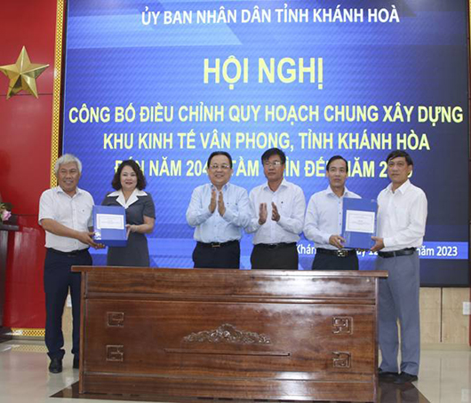 Công bố điều chỉnh quy hoạch chung Khu Kinh tế Vân Phong tại các địa phương