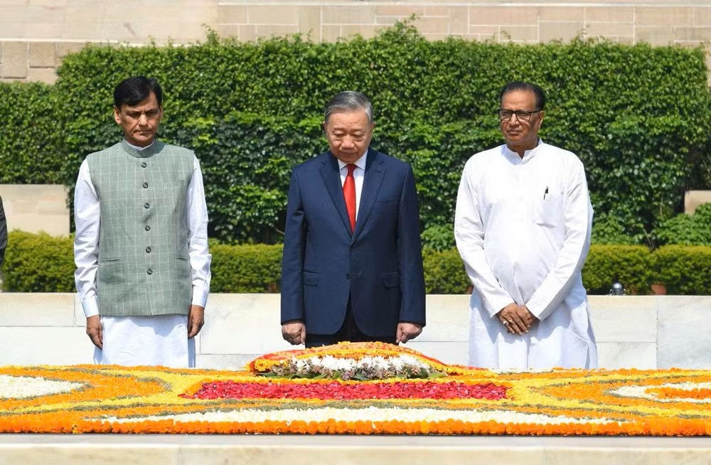 Tổng Bí thư, Chủ tịch nước Tô Lâm đặt vòng hoa tưởng niệm Mahatma Gandhi