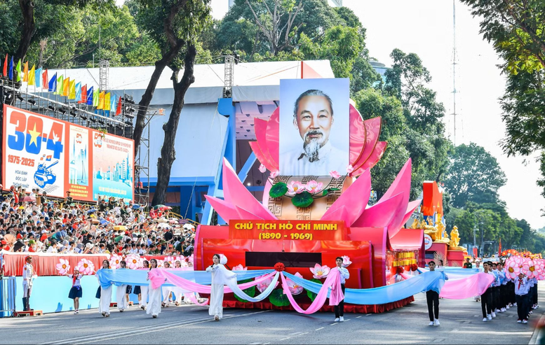Ánh sáng Hồ Chí Minh soi đường cho chúng ta đi