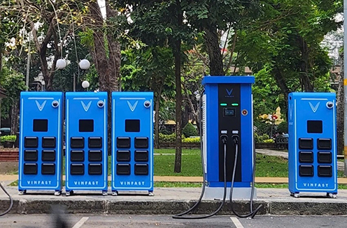 TP.HCM đã cấp phép 91 vị trí tủ đổi pin xe máy điện trên vỉa hè