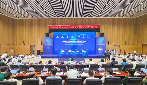 Hội thảo khoa học quốc gia về đổi mới mô hình phát triển đất nước