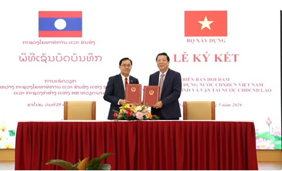 Thúc đẩy hợp tác vận tải đường bộ Việt Nam-Lào