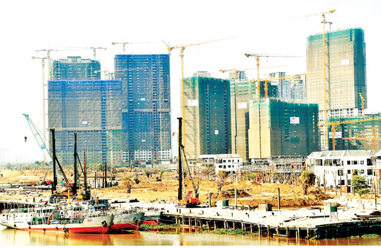 HCMC publicizes housing projects, building material prices