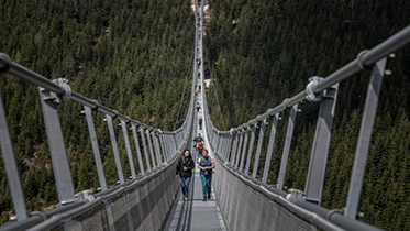 Cầu treo dài nhất thế giới chính thức được mở cửa ở Cộng hòa Séc 