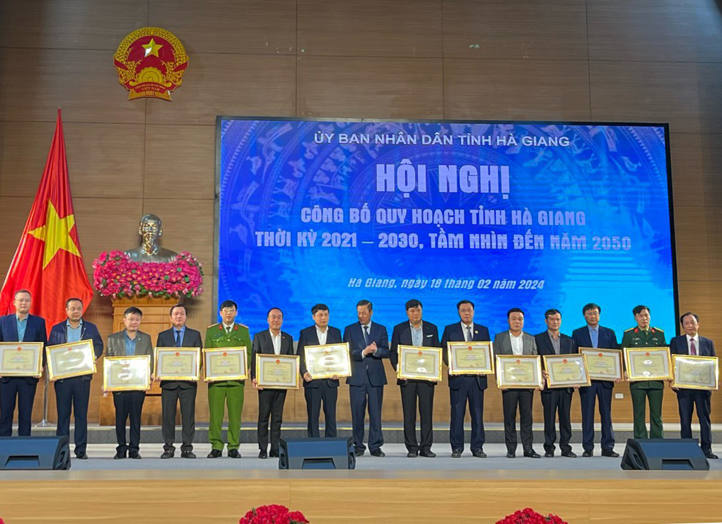 VIUP nhận Bằng khen có thành tích xuất sắc trong công tác lập Quy hoạch tỉnh Hà Giang thời kỳ 2021-2030, tầm nhìn đến năm 2050