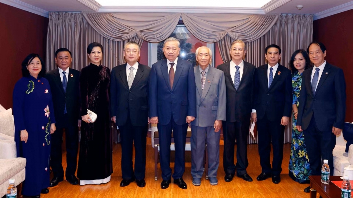 Gặp mặt thân nhân các tướng lĩnh, chuyên gia, nhân sĩ hữu nghị Việt Nam-Trung Quốc