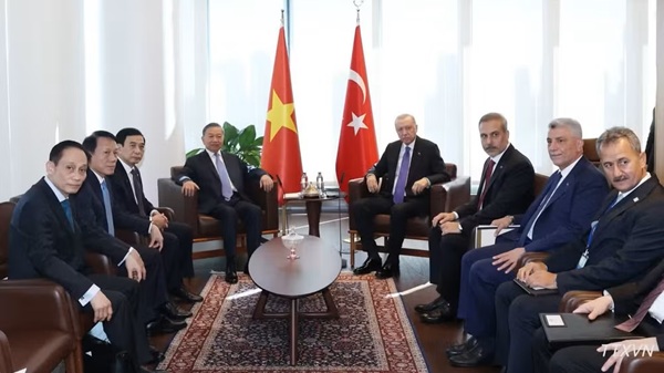 Tổng Bí thư, Chủ tịch nước Tô Lâm gặp Tổng thống Thổ Nhĩ Kỳ Recep Tayyip Erdogan bên lề Đại hội đồng Liên hợp quốc khóa 81