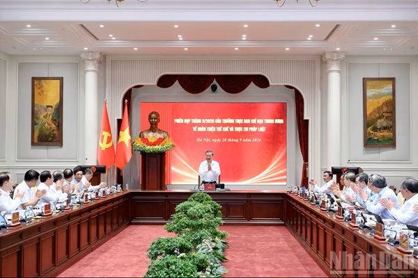 Xây dựng pháp luật và thực thi pháp luật phải là một chỉnh thể thống nhất