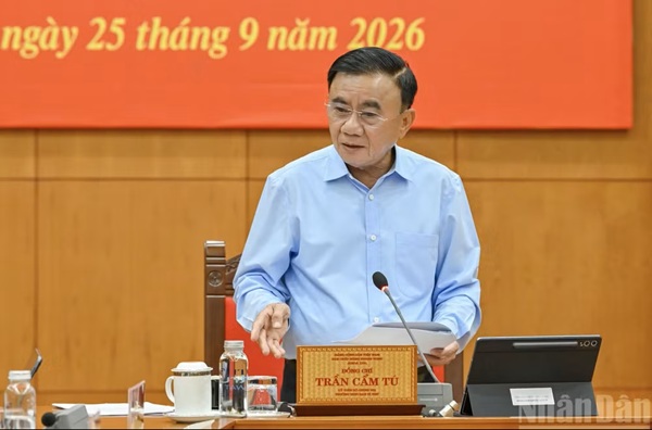Kết luận của Bộ Chính trị về khai thác, quản trị và bảo vệ không gian tầm thấp