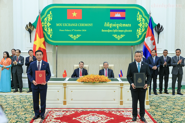 Việt Nam, Campuchia trao đổi nhiều văn kiện hợp tác quan trọng