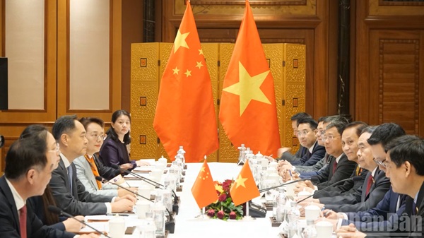 Khẳng định tầm quan trọng của giao lưu nhân dân đối với sự phát triển quan hệ Việt-Trung