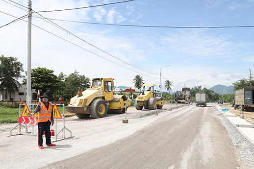 Gấp rút triển khai các dự án trọng điểm