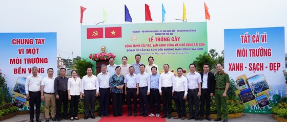 TP Thủ Đức tổ chức trồng cây xanh Công viên bờ sông Sài Gòn