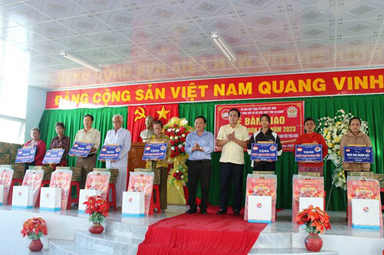 Bàn giao 50 căn nhà đại đoàn kết cho hộ nghèo trên địa bàn huyện Châu Thành