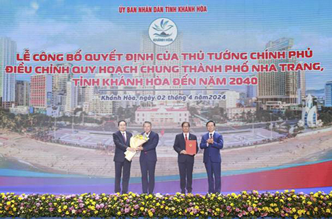 Chính phủ trao quyết định điều chỉnh quy hoạch chung TP. Nha Trang đến năm 2040 cho Khánh Hòa