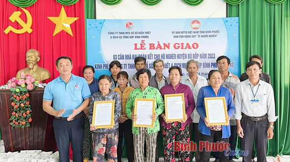 Bù Đốp: Bàn giao 63 căn nhà đại đoàn kết cho hộ nghèo