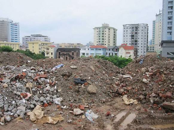 Ban hành Quy định thu gom, vận chuyển, xử lý chất thải rắn xây dựng và bùn thải từ bể phốt, hầm cầu